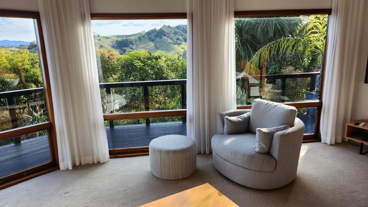 The Black Chalet Whitianga Buitenkant foto