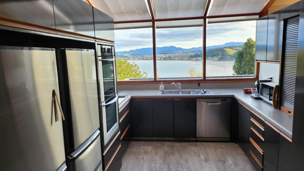 The Black Chalet Whitianga Buitenkant foto