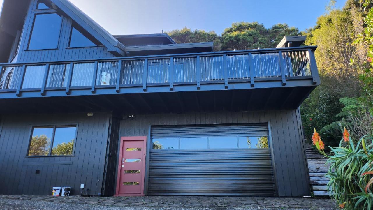 The Black Chalet Whitianga Buitenkant foto