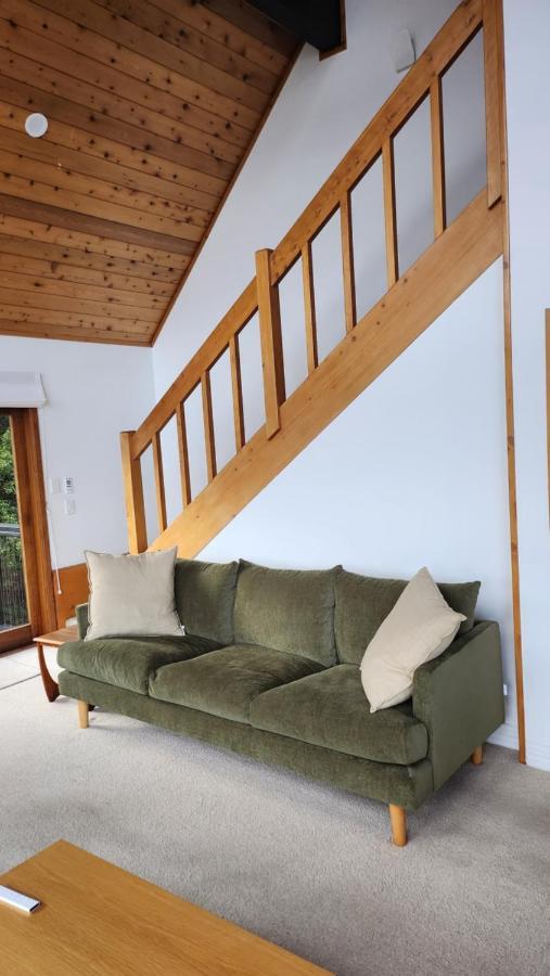 The Black Chalet Whitianga Buitenkant foto