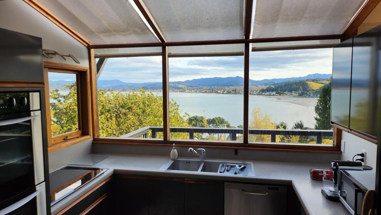 The Black Chalet Whitianga Buitenkant foto