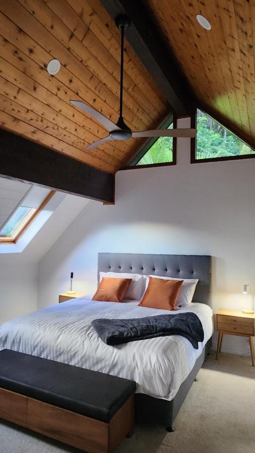 The Black Chalet Whitianga Buitenkant foto
